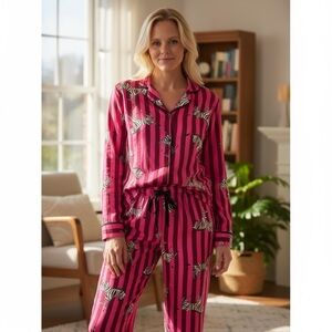 🦓 Room Service Zebra Print Pajama Set – Hot Pink Stripe – Size M